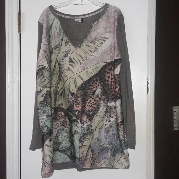 Akemi and Kin Gray Henley Tunic - Picture 3 of 7